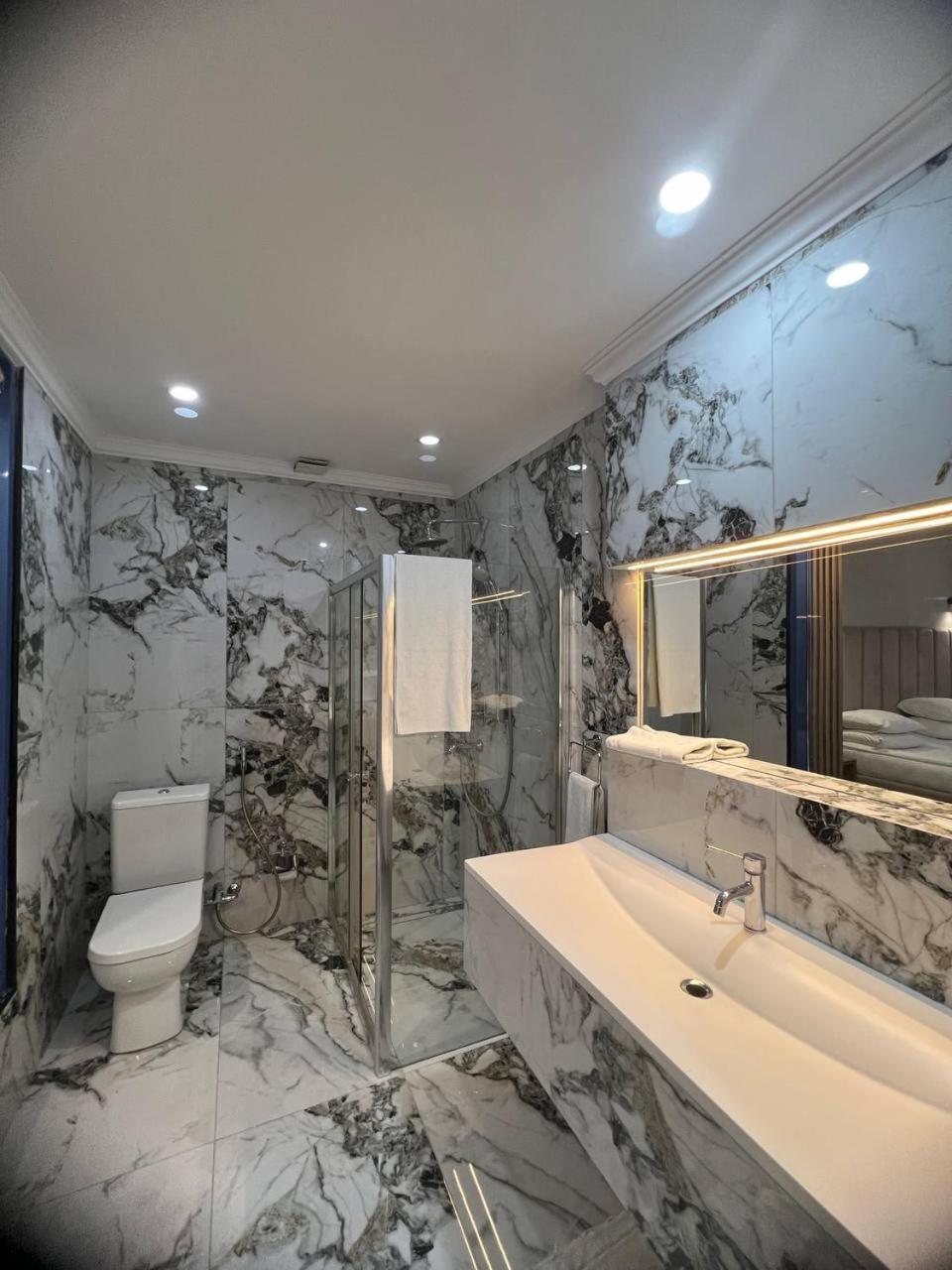 Sapar Standart Hotel Shymkent Bagian luar foto