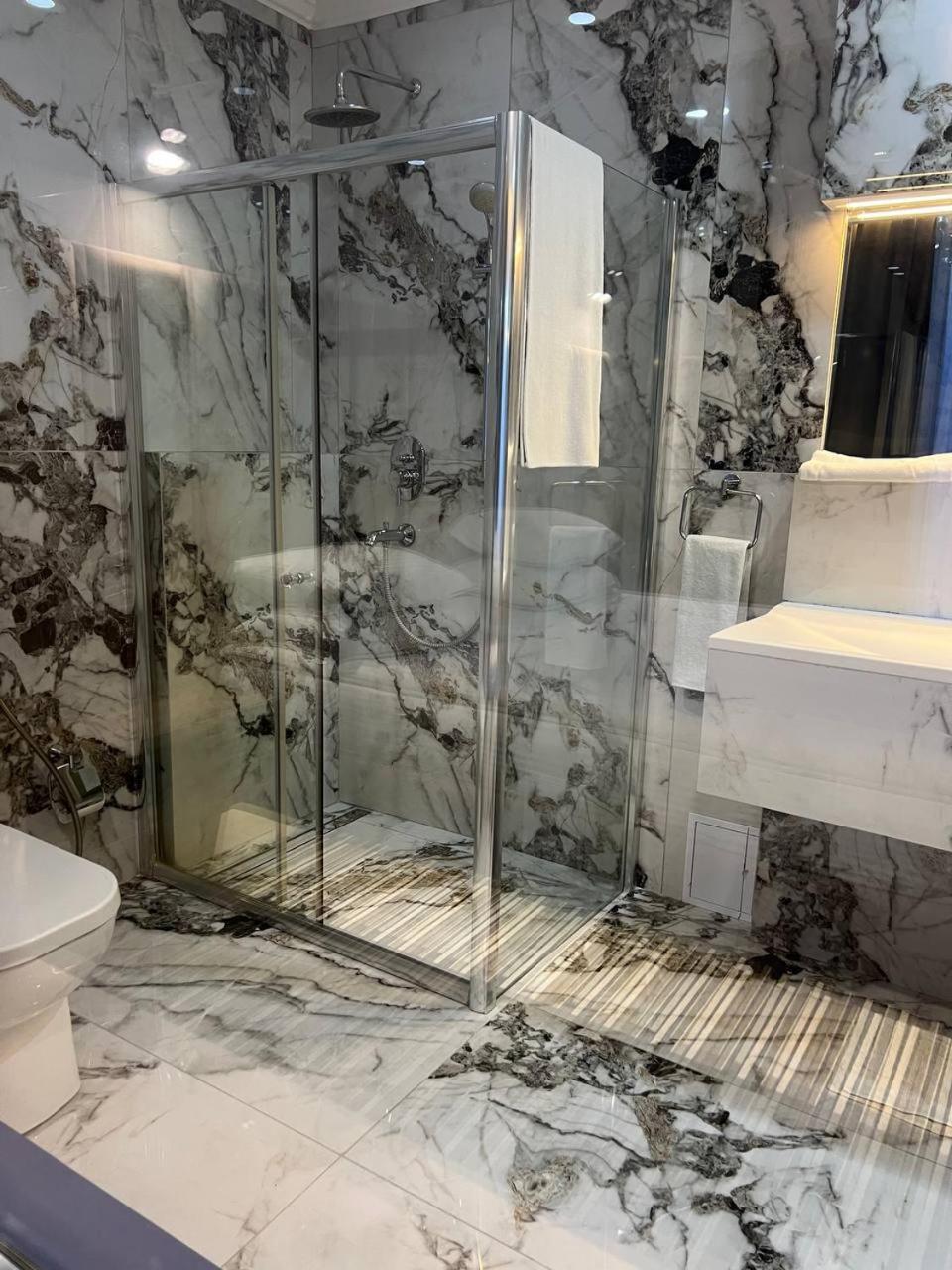 Sapar Standart Hotel Shymkent Bagian luar foto