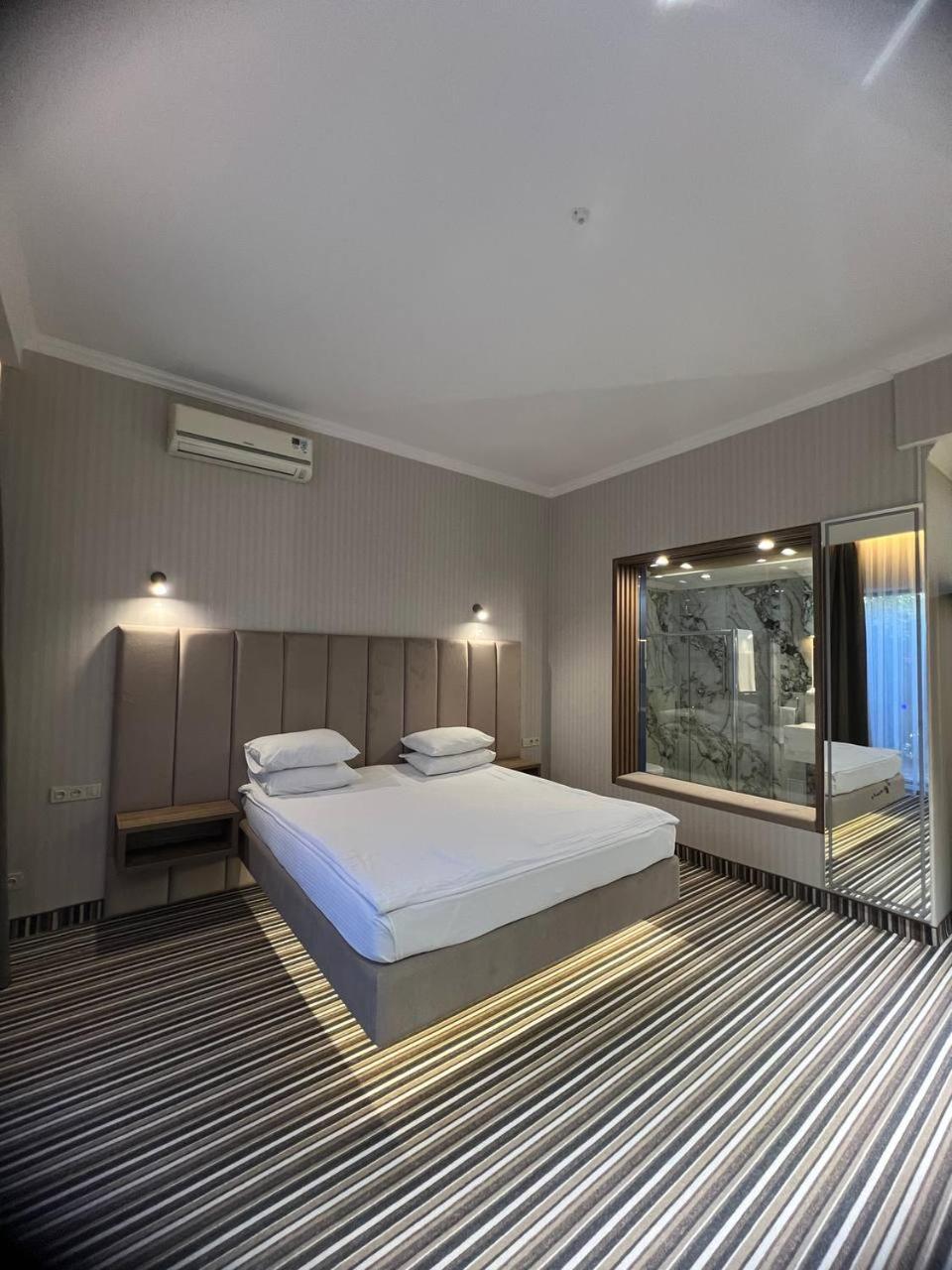 Sapar Standart Hotel Shymkent Bagian luar foto