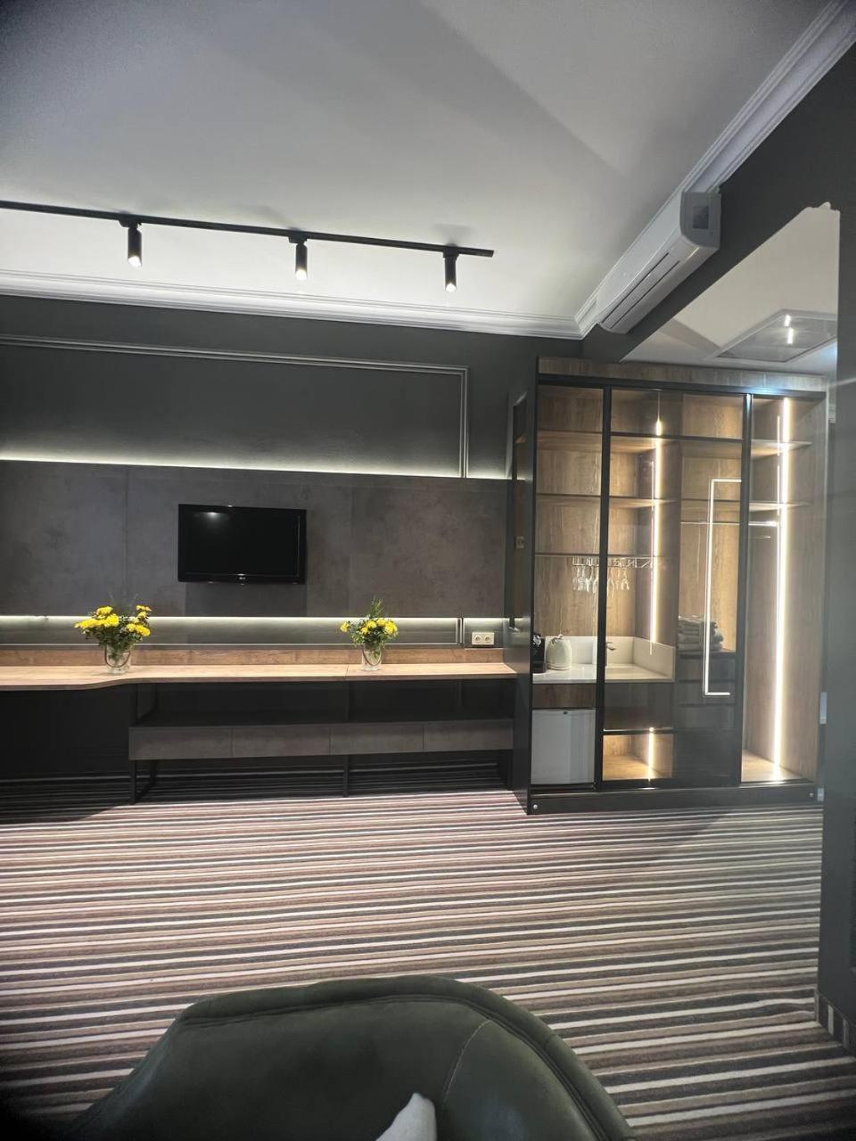 Sapar Standart Hotel Shymkent Bagian luar foto