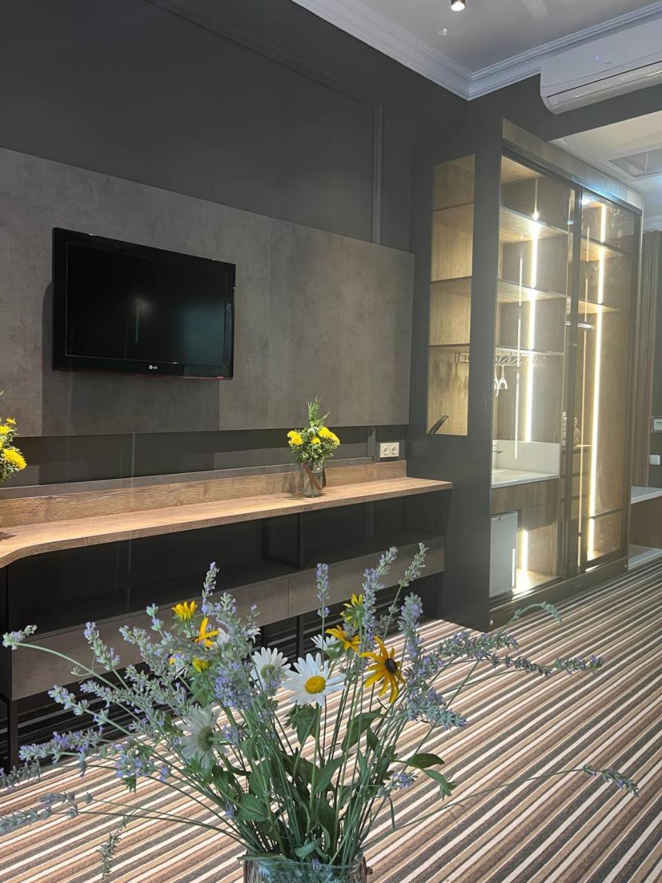 Sapar Standart Hotel Shymkent Bagian luar foto
