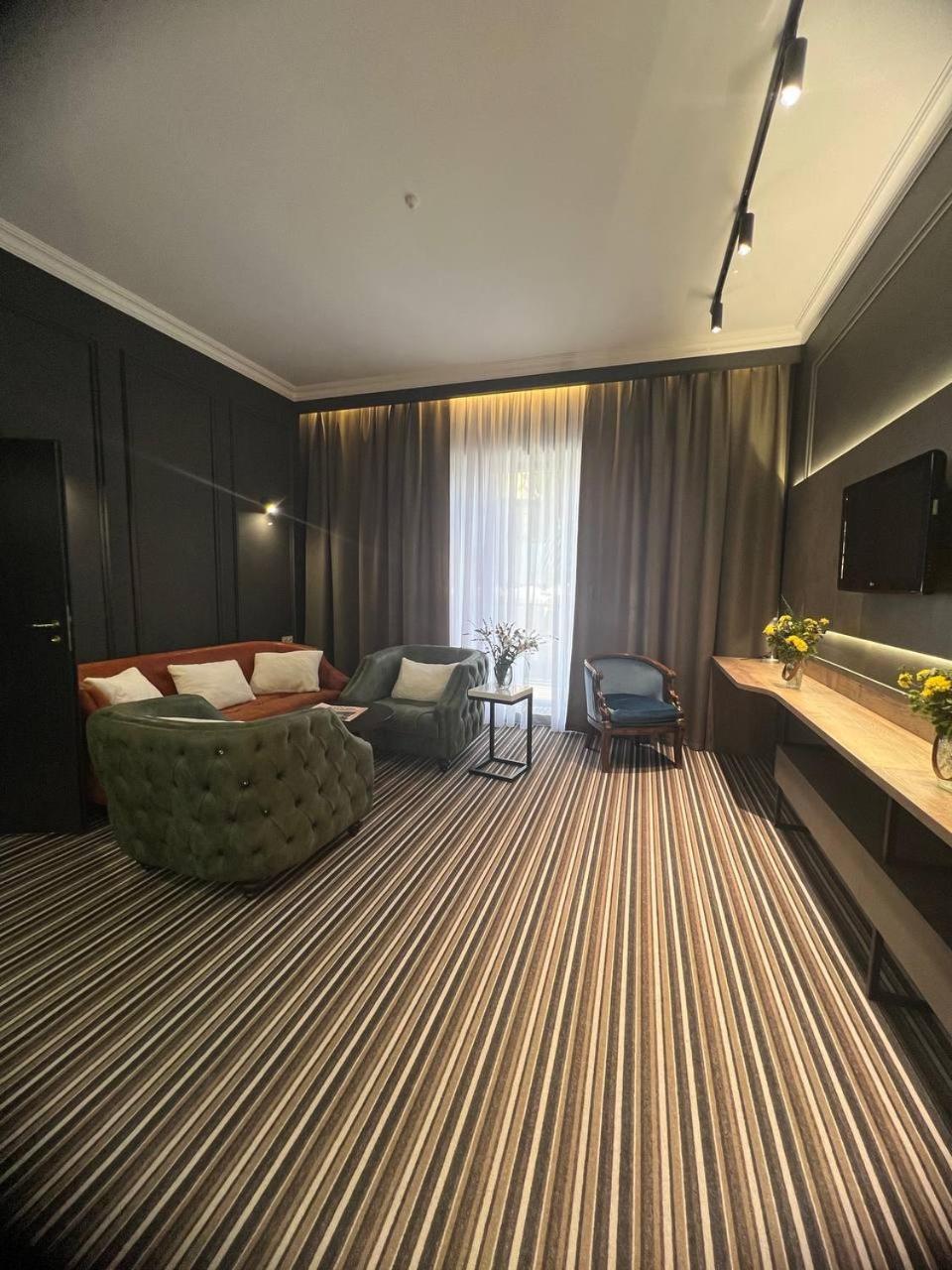 Sapar Standart Hotel Shymkent Bagian luar foto