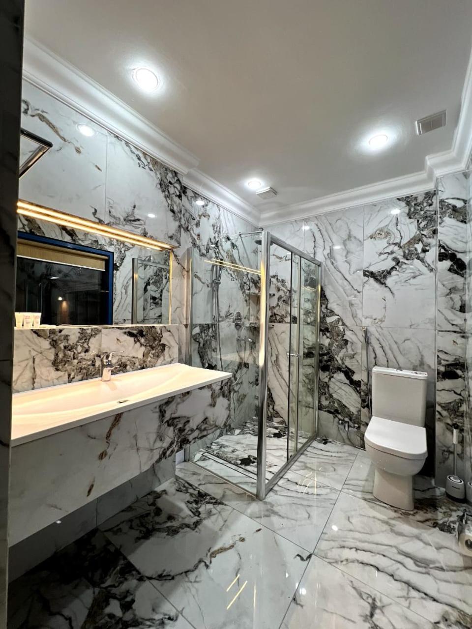 Sapar Standart Hotel Shymkent Bagian luar foto